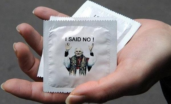 http://www.igiornielenotti.it/wp-content/uploads/2012/05/Ratzinger_condom.jpg