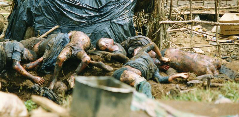 www.igiornielenotti.it/wp-content/uploads/2012/12/b_genocidio_ruanda_05.jpg