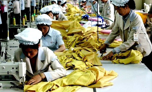 COREA_DEL_NORD_-_kaesong_lavoratrici_(600_x_401)