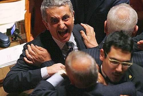 Roma 2009-02-09 Quagliariello litiga con un senatore dell_opposizione Senato - Esame ddl sul caso Englaro  (EIDON)