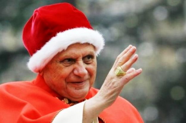 Papa-Ratzinger-in-rosso