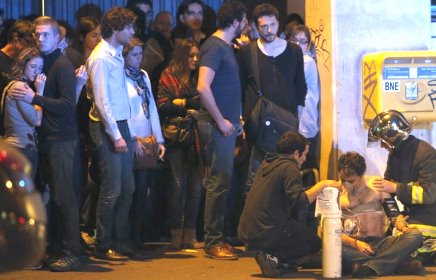 Serie di sparatorie ed esplosioni in centro a Parigi
